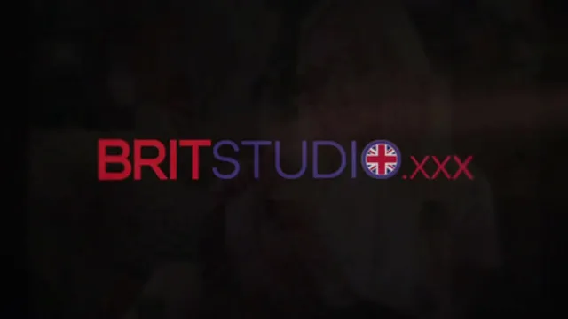 Blue-Haired淫荡Girl′sPussyDevoured