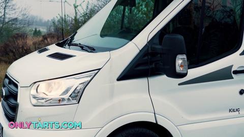 Random Driver's Van Becomes Hot Girl's色情 Playground