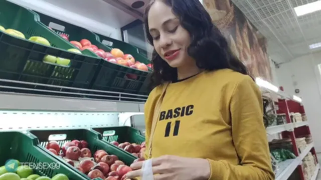 Stranger Sucked Me In My Den - Market Encounter Turns Hot