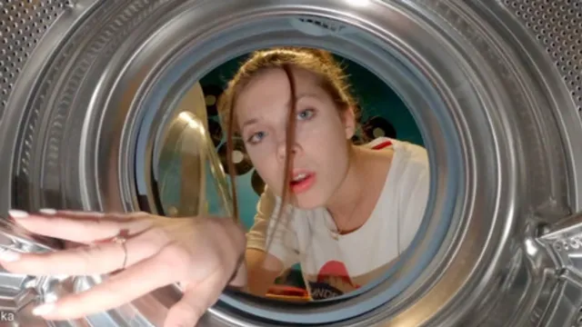 Girl Thrives on Deep Penetration During Washing Machine Malfunction