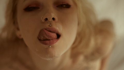 I woke up my neighbor by riding his dick🍆 and made him cum all over my face with my eager mouth