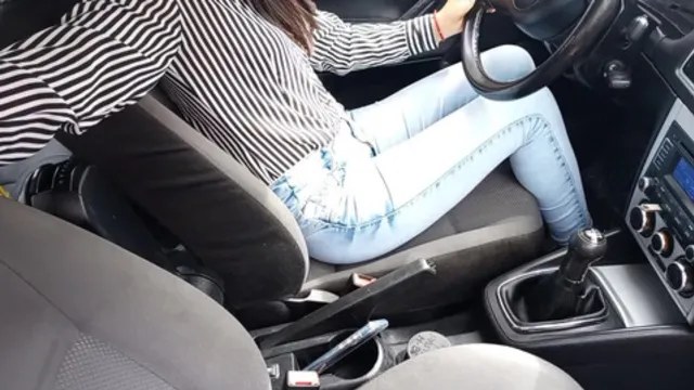 Profesor's Curvy Daughter Teaches Chemistry in Bed