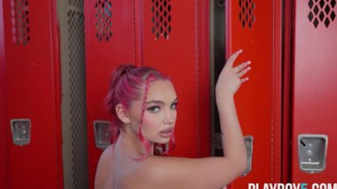 Big ass teen cheerleader with curvy body gets exposed in the nude
