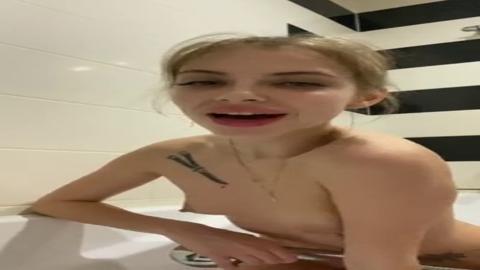 Quenching her thirst, this seductive cutie indulges in a steamy shower🚿 solo sesh, climaxing in a torrential gush
