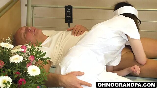 Nurse Sara Bell's jaw drops at stud's thick cock