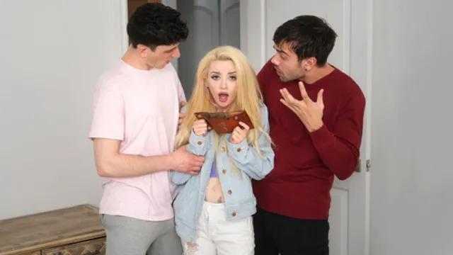 boyfriends pleasure Lola Fae′s tight butt🍑 with thick shafts in wild butt🍑 sex trio