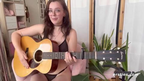 Raunchy Dutch Cutie Gets Naughty😈, Fucks Self with Bare Fleshy Cunt🌮️