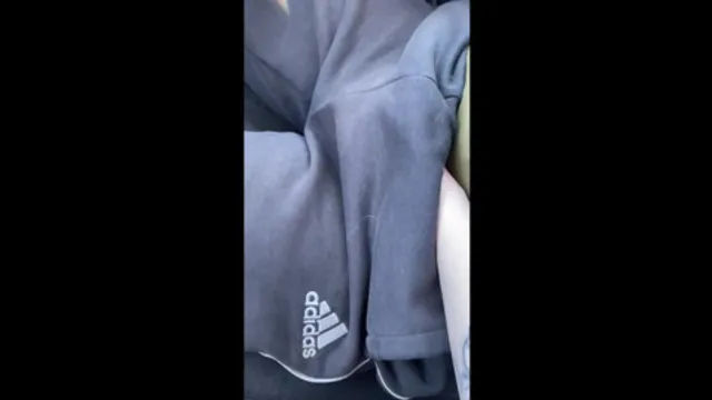 Hot teen girl gives juicy blowjob in public car