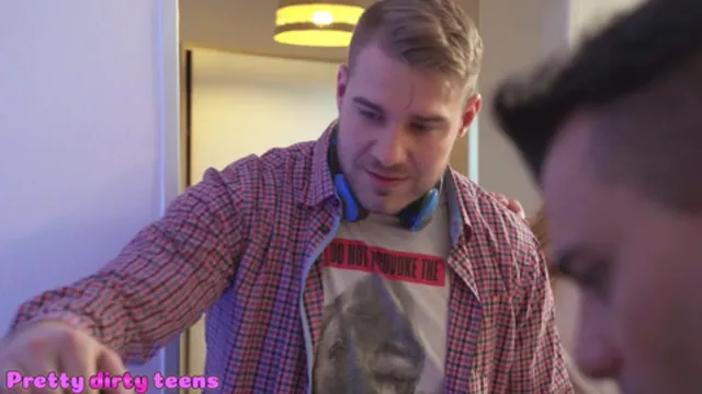 Petite college girl cheats on her bully boyfriend with sloppy blowjob