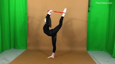 Teeny ass🍑-whippin' gymnast gets her nasty tight little booty pounded