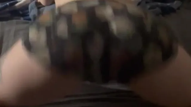 Teen twerking in yoda shorts (Slim Thick &mdash;  Tania Amazon)