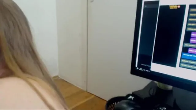 Blonde Teen Fucks, Sucks & Swallows Cum on Cam Show