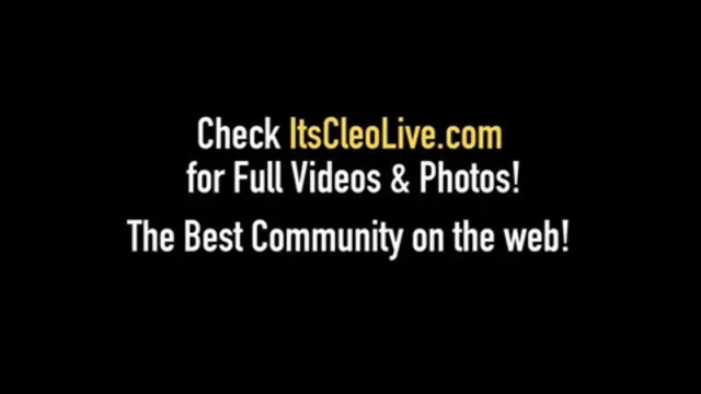 Webcam Cutie Its Cleo Rubs Her Clit On The Roof!