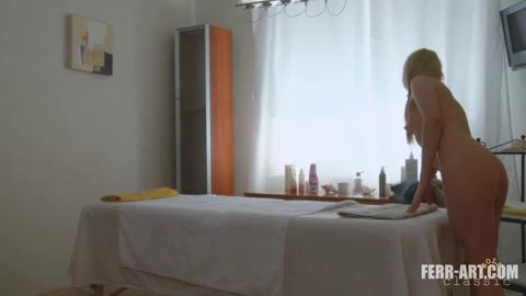 Blonde beauty licks, sucks and rims in sensual massage climax🚀