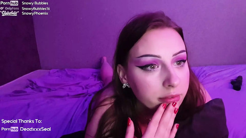 She Dares You to Watch Her Freaky Ménage à Trois Sexcapade