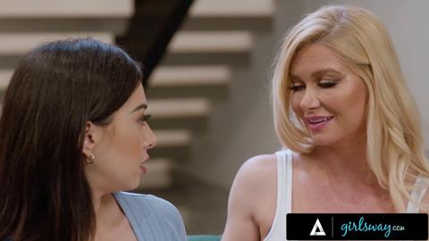  Milf & Teen Have Intensesexual Encounter