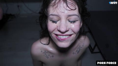 NIAGARA FALLS - Intense Squirting Sends Her Wild - Mia Stone