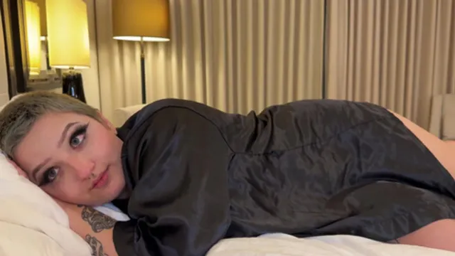 Casting Curvy: Sleepover with Busty Stepsisiter on Holiday